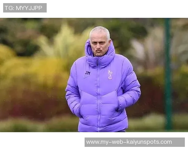 利桑德罗随队恢复有球训练预计10月底前重返赛场 利桑德罗随队恢复有球训练预计10月底前重返赛场