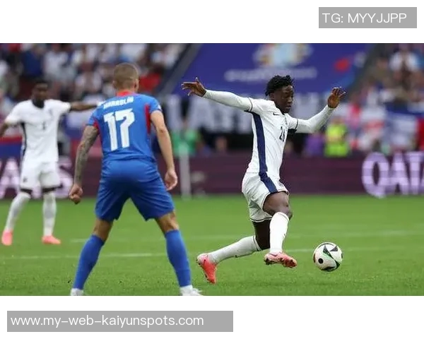 小贝林厄姆比赛表现不佳家庭观战气氛紧张引发关注 小贝林厄姆比赛表现不佳家庭观战气氛紧张引发关注