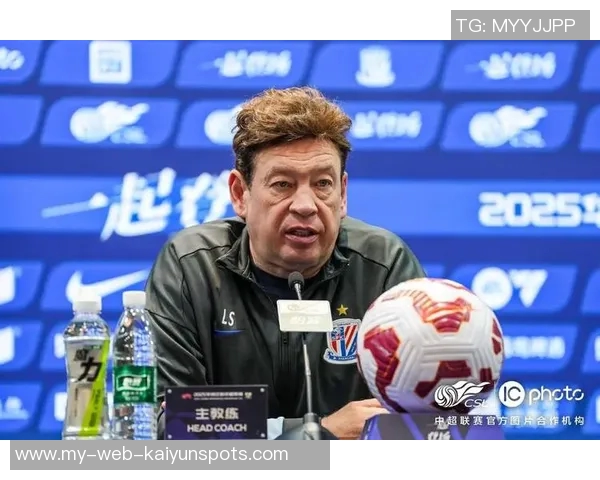 申花主帅斯卢茨基现场观战德约科维奇比赛享受偷闲时光 申花主帅斯卢茨基现场观战德约科维奇比赛享受偷闲时光