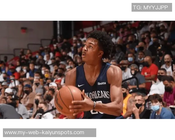 特雷墨菲半场表现抢眼11投6中斩获15分1篮板3抢断展现实力 特雷墨菲半场表现抢眼11投6中斩获15分1篮板3抢断展现实力