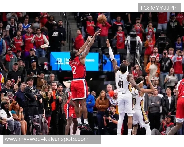 哈登绝杀三分遭打手心情低落却依然穿越人海温暖拥抱马克西母亲